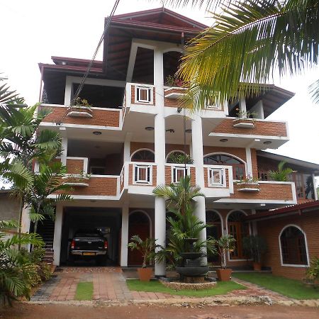 Melvila Peliyagoda Pattiya Exterior foto